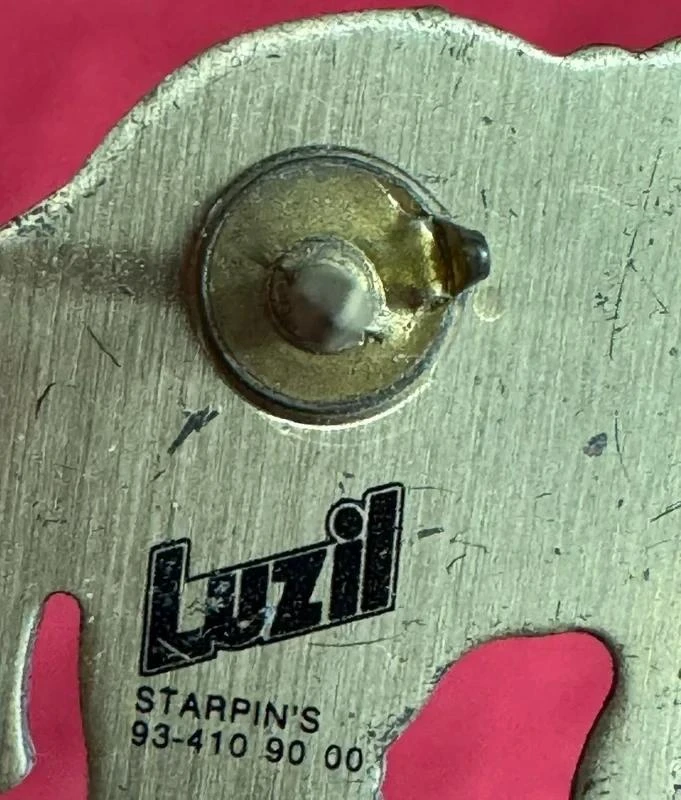 Pin metálico ou broche Metal pin Luzil dinossauros Protoceratops – photo 2